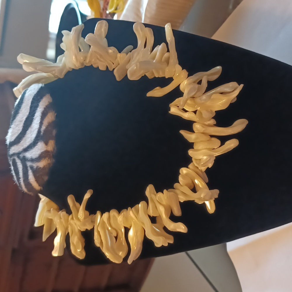RARE FIND VINTAGE, GENUINE  MOTHER OF PEARLS, NEVER USED, 16 INCHES